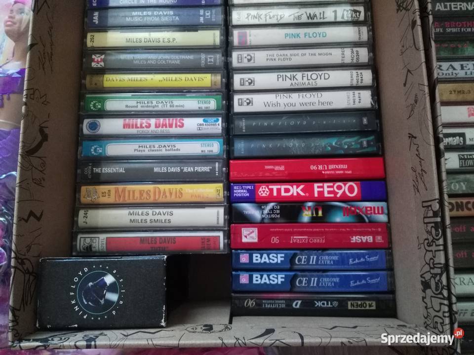 Ponad 100 kaset w trzech pudłach zdjęcia metal Włocławek sprzedam