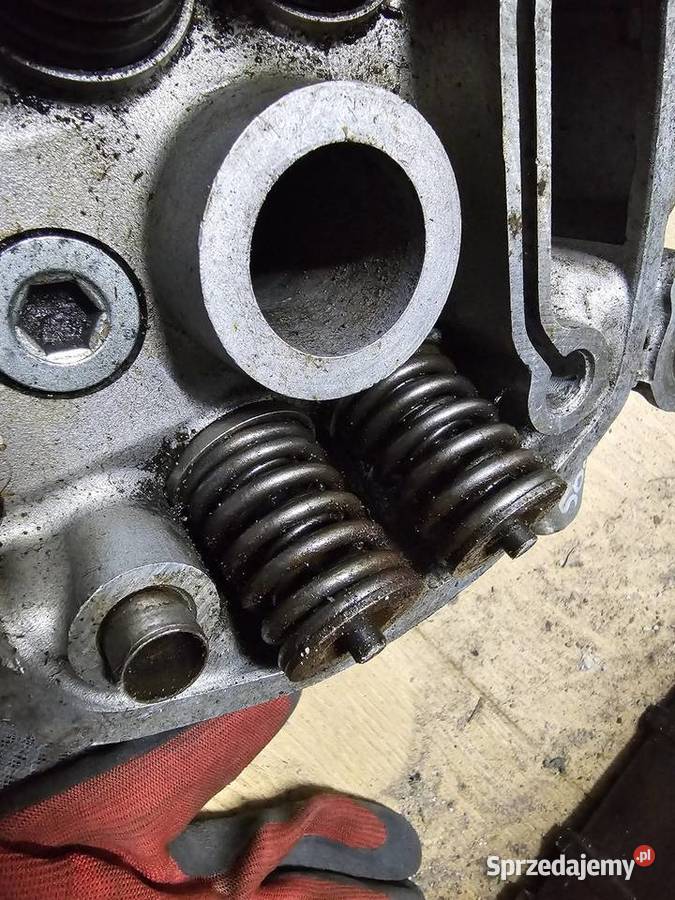 Honda CX 500 głowica prawa sprężyny zawory cx500 Cylindry, głowice, pierścienie dolnośląskie Jelenia Góra