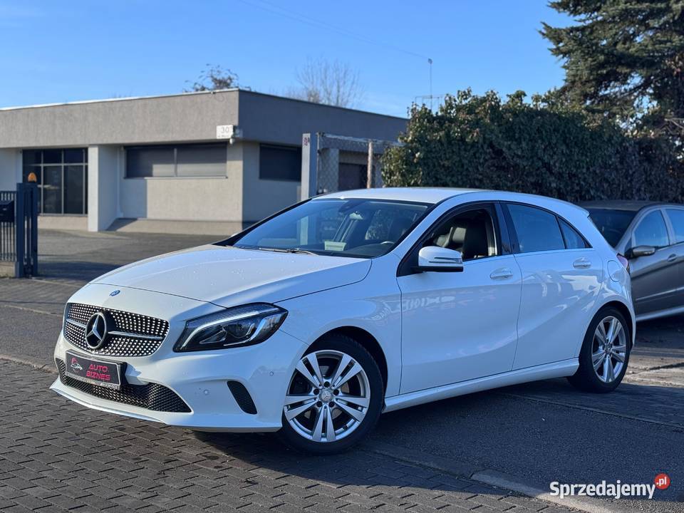 MercedesBenz Klasa A W176 16 A180 BENZYNA 2015 1595cm3 śląskie Częstochowa