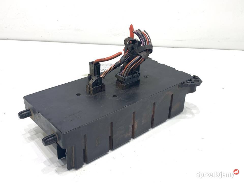 SKRZYNKA BEZPIECZNIKÓW VW CARFTER 30 35