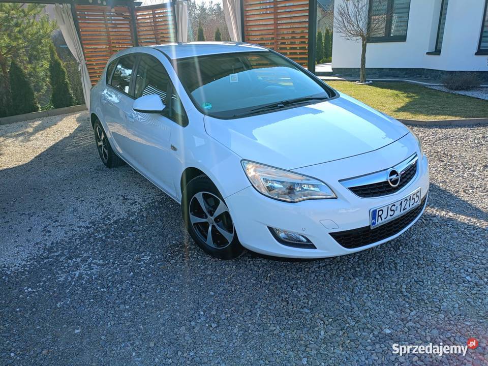 Opel Astra J sprowadzona i zarejestrowana w podkarpackie Rakszawa