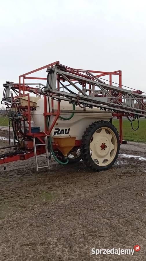 Opryskiwacz ciągany RAU 24 m 2700 litrów Goszczędza