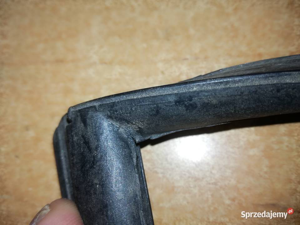 USZCZELKA SZYBY MAŁEJ MERCEDES W111 COUPE Cieszyn