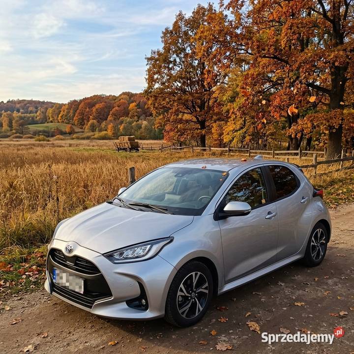 Toyota Yaris Hybrid 15 Style salon pierwszy Rok produkcji 2024 śląskie