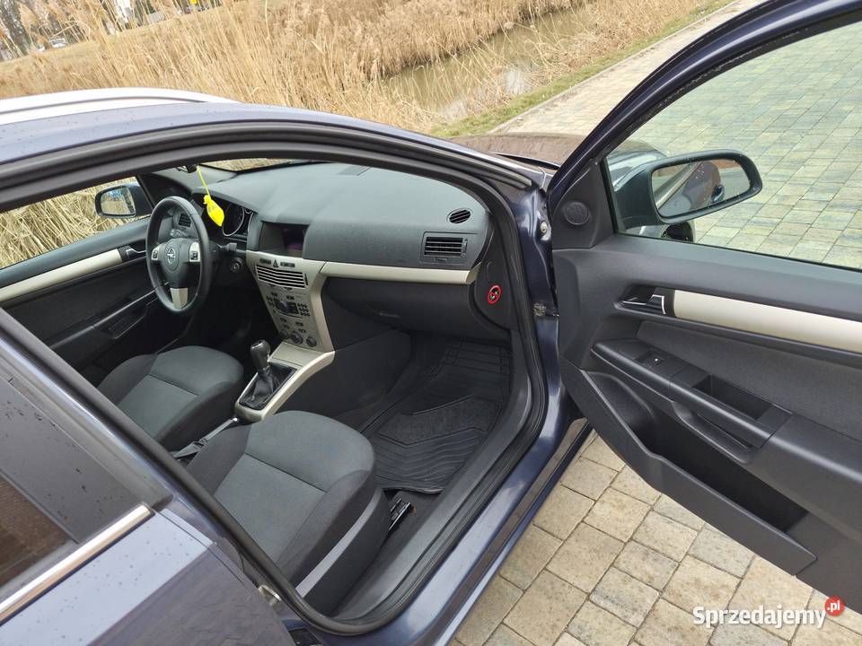 Opel Astra H liftOryginalny lakierBez 1686cm3 sprzedam
