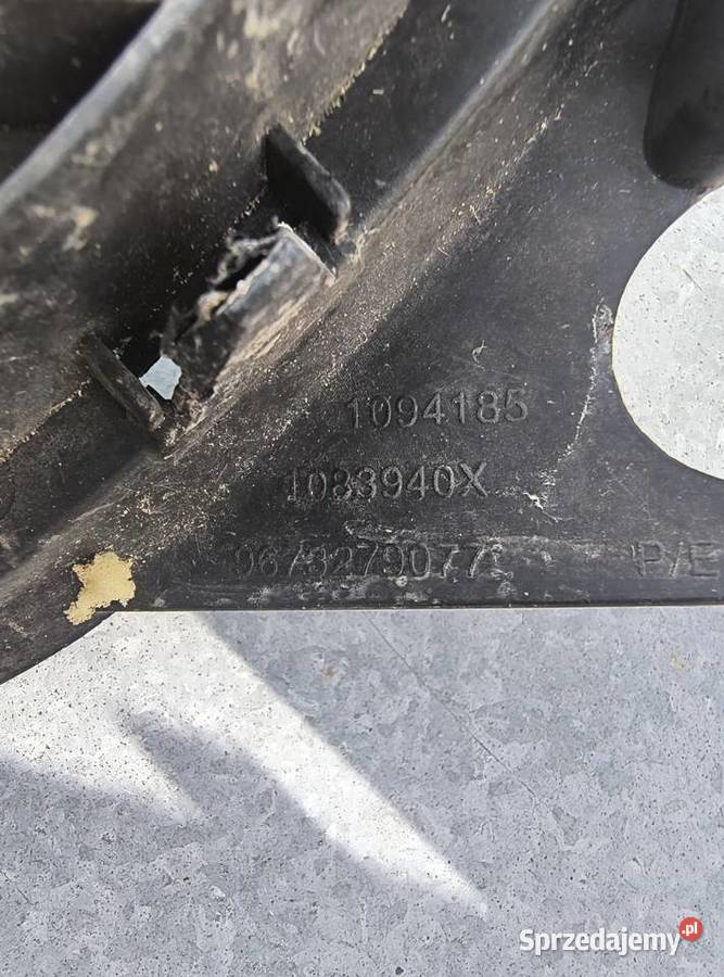 Środkowa kratka zderzaka citroen DS5 9673279077 Kakonin