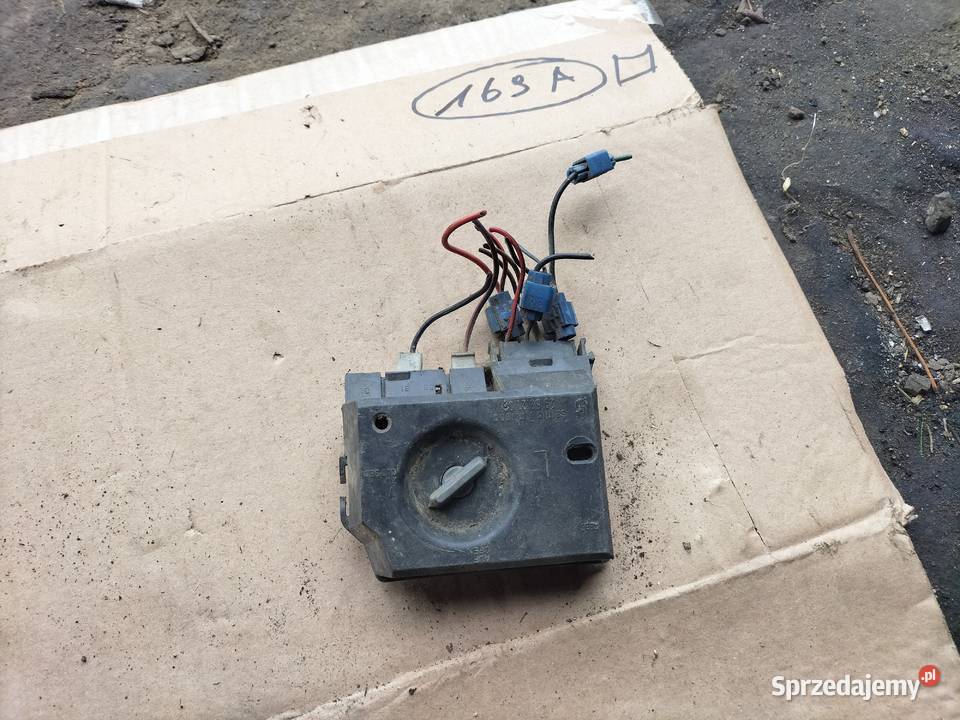 AUDI 80 B4 80B4 WKŁAD ŻARÓWEK TYLNEJ LAMPY Kamień-Kolonia