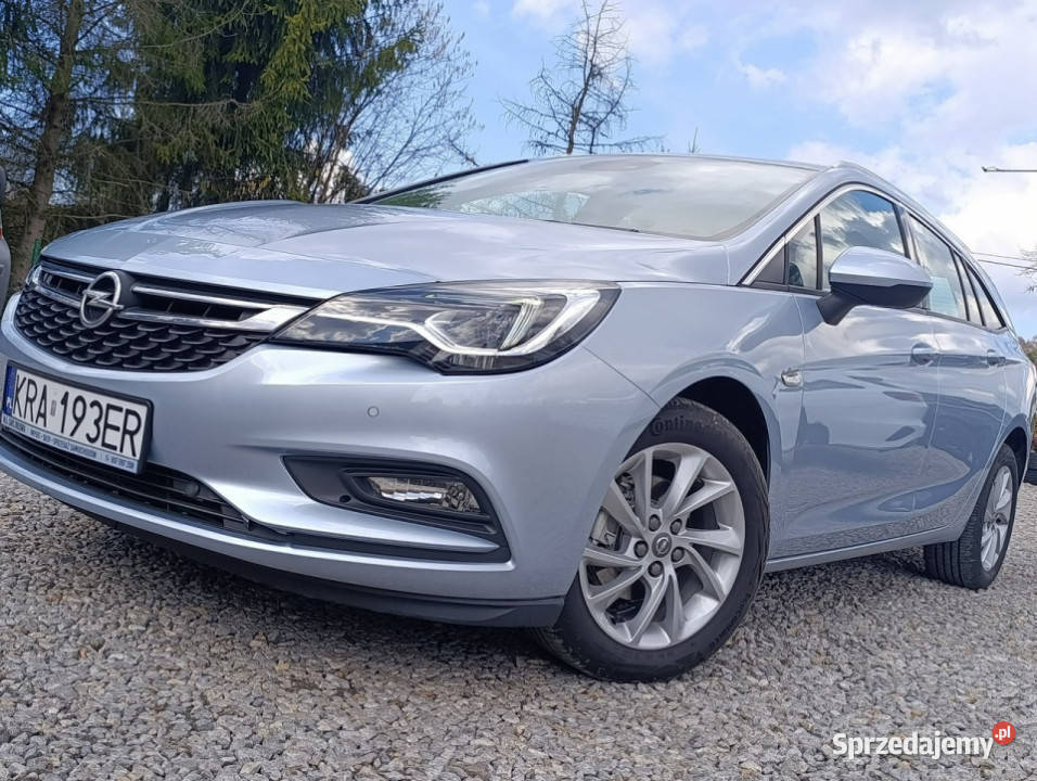 Opel Astra Astra Sports Tourer Bezwypadkowa mały relingi dachowe