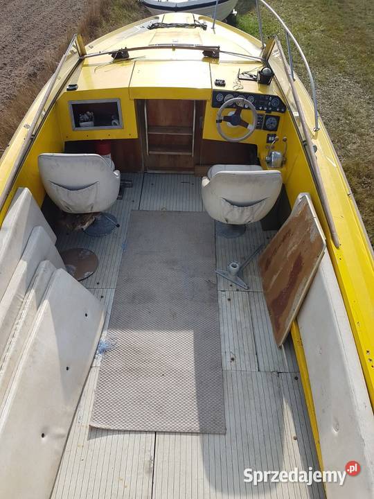 Komfortowy jacht motorowy FJORD DC 24 TUNING Kalety