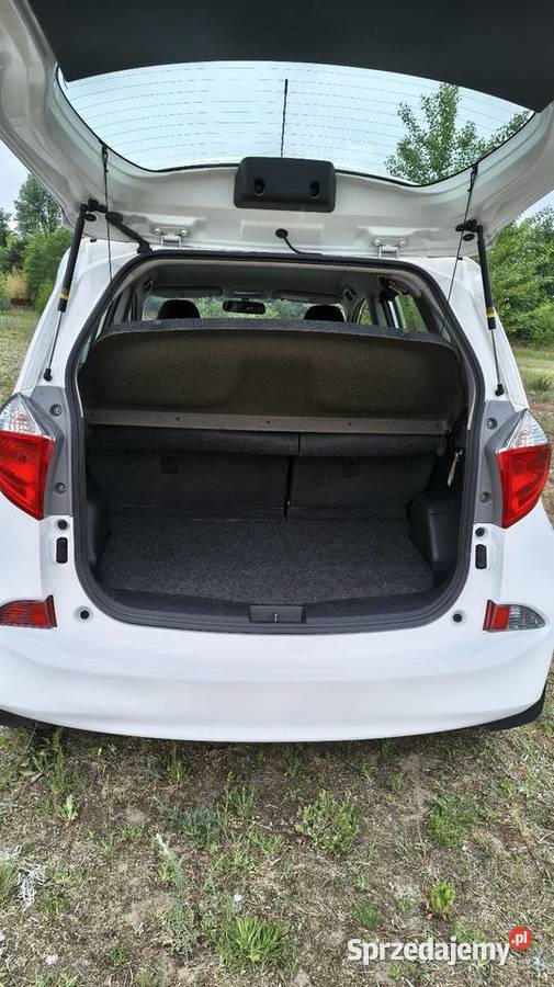 Toyota VersoS 2011 manual benzyna biały Płock