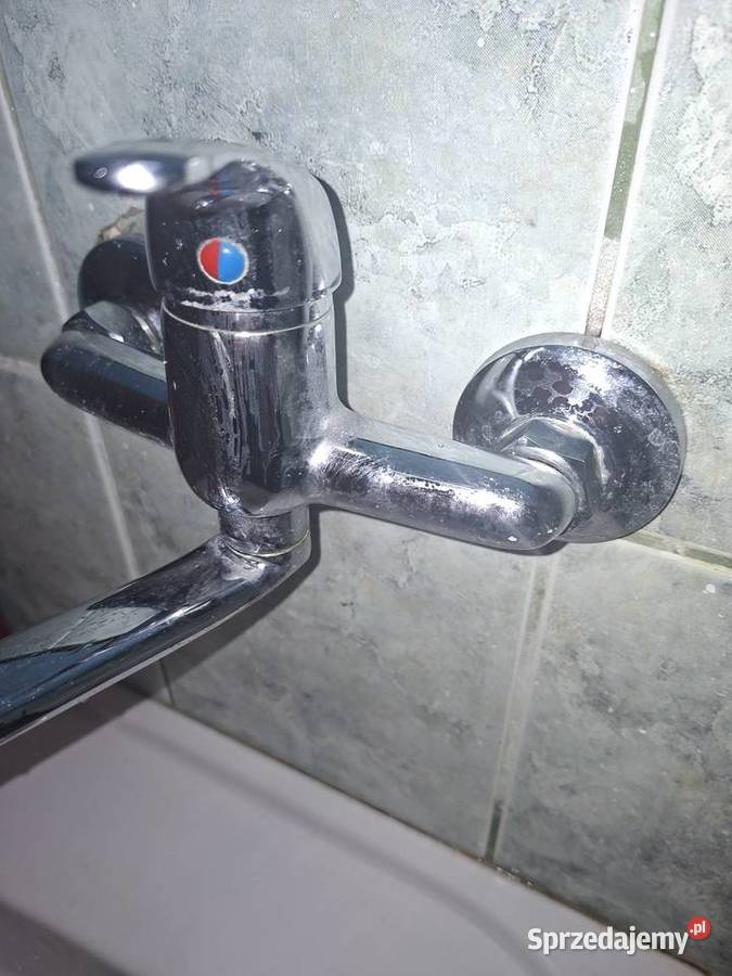 Bateria łazienkowa umywalkowa ścienna chromowana