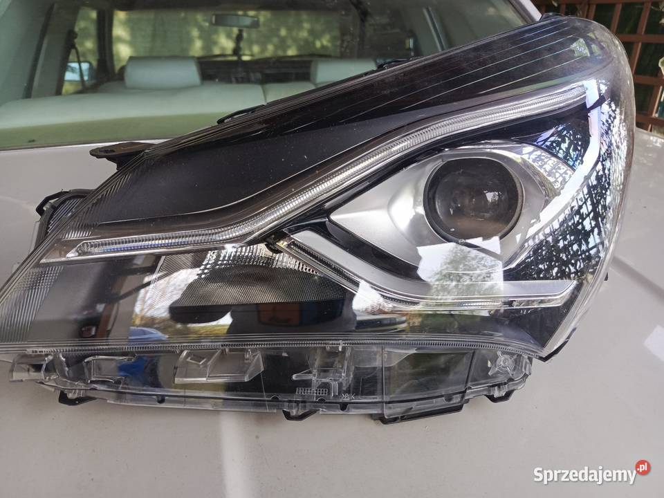 Toyota Yaris lampa przód lewa LED Lampy przednie