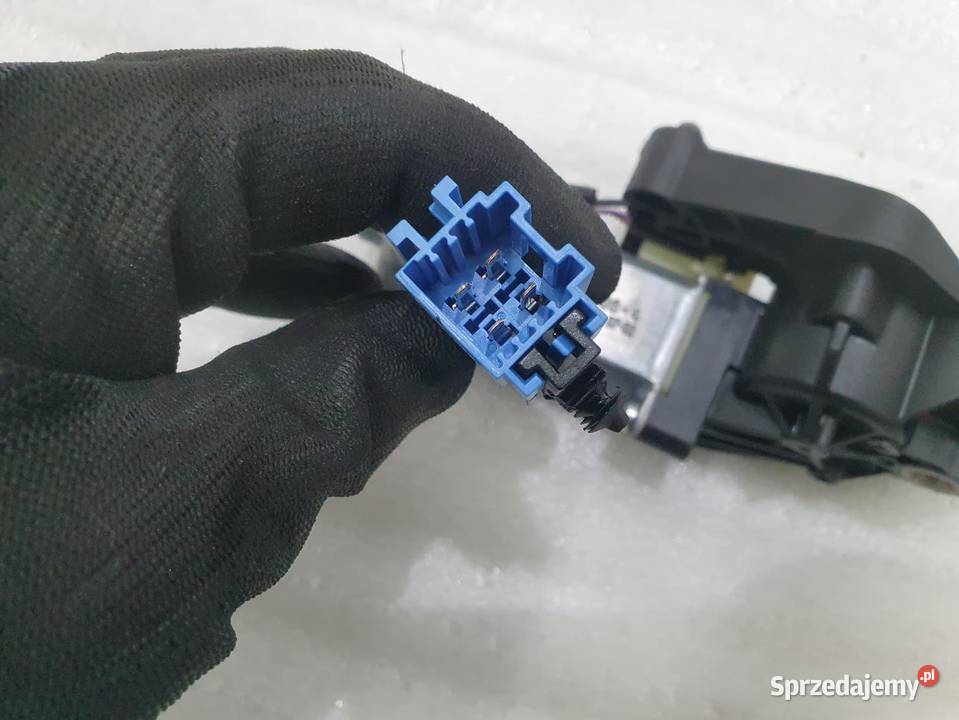 SILNICZEK REGULACJI FOTELA PRAWY W211 0390203206