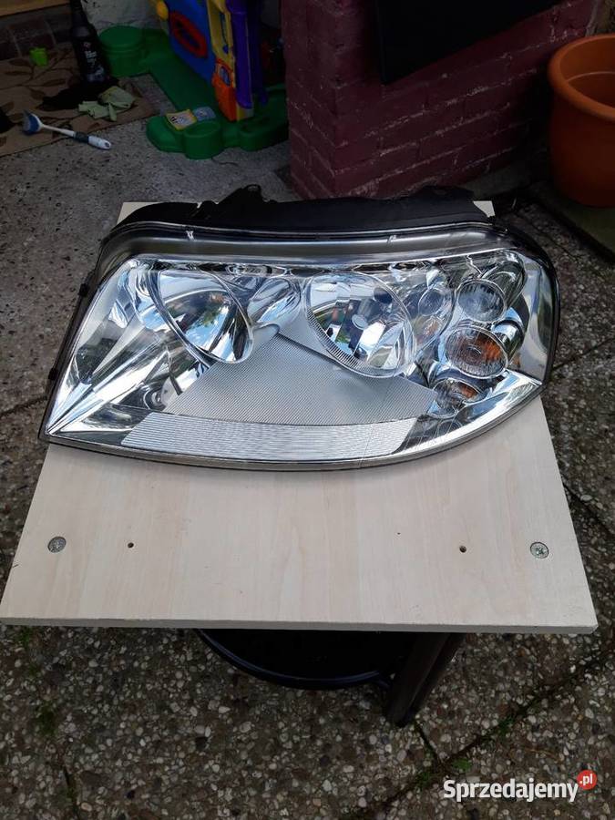Lampa leflektor Lewe