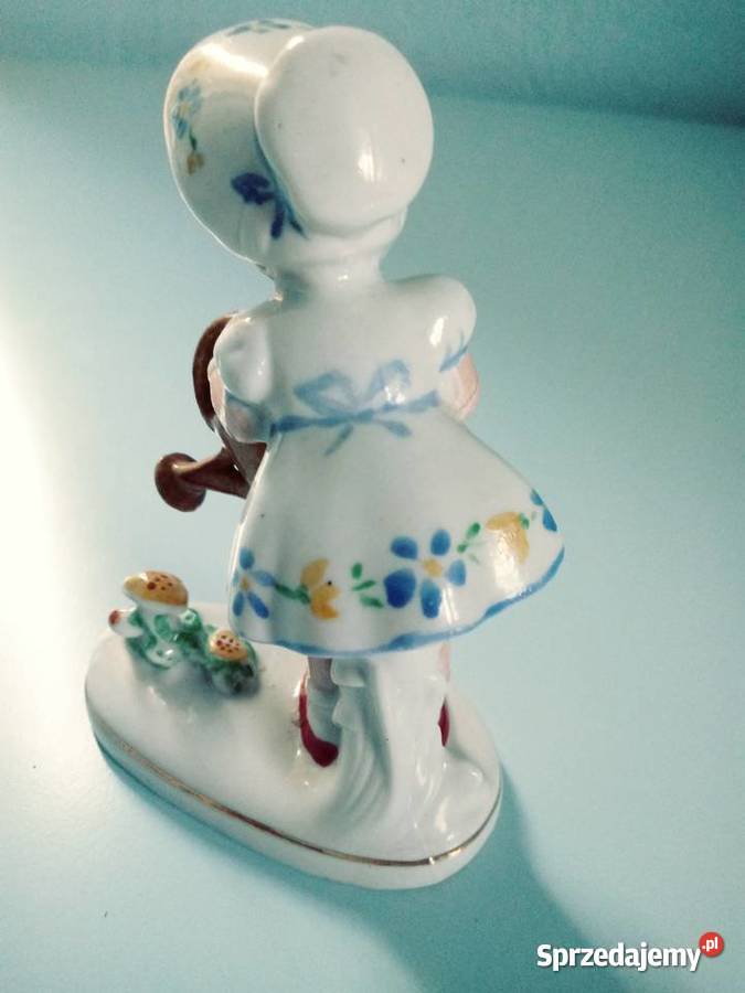 Steatyt Katowice dziewczynka z konewką sygn z Łódź