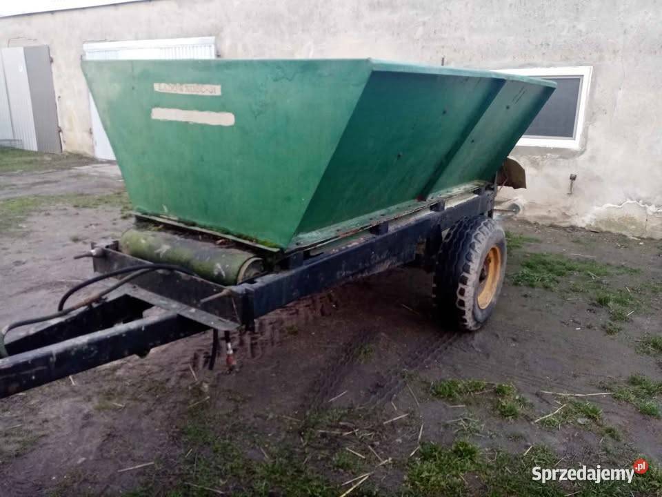 Rozsiewacz wapna wapniarka RCW Piast Rozsiewacze nawozów Niewieścin