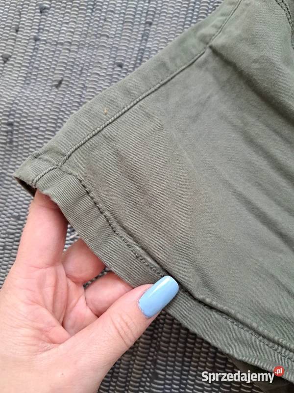 Krótkie zielone spodenki Stradivarius rozmiar 34 Trąbki Wielkie