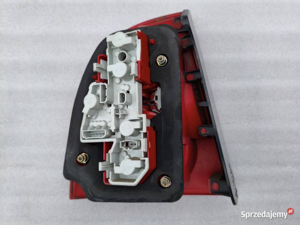 Lampa Prawy Tył Tylna Prawa VW Passat B5 Sedan lewe Wyszków