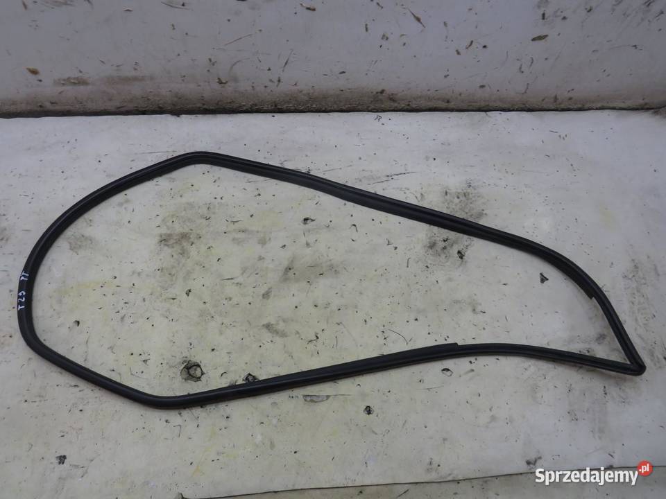 USZCZELKA PRAWY LEWY TYŁ AVENSIS T27 T29 KOMBI