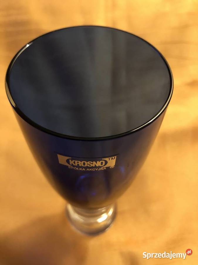 Szklanki kobaltowe łodygowe w stanie 4 sztuki