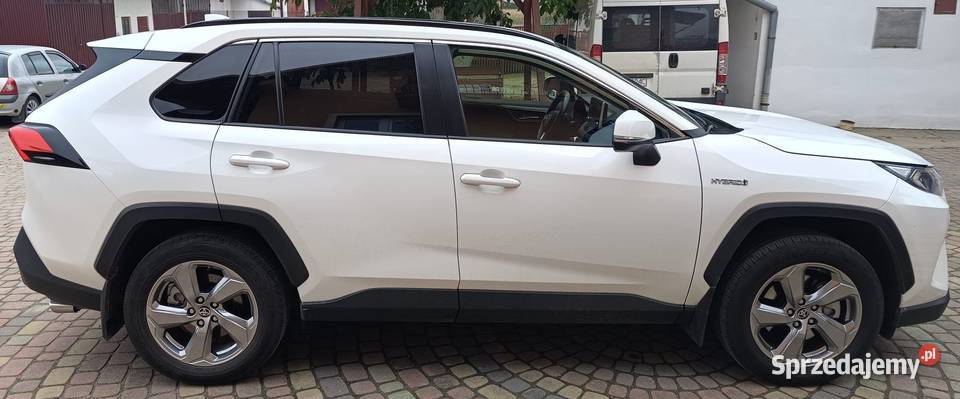 Sprzedam TOYOTA RAV4 produkcji 2021 Przebieg 60