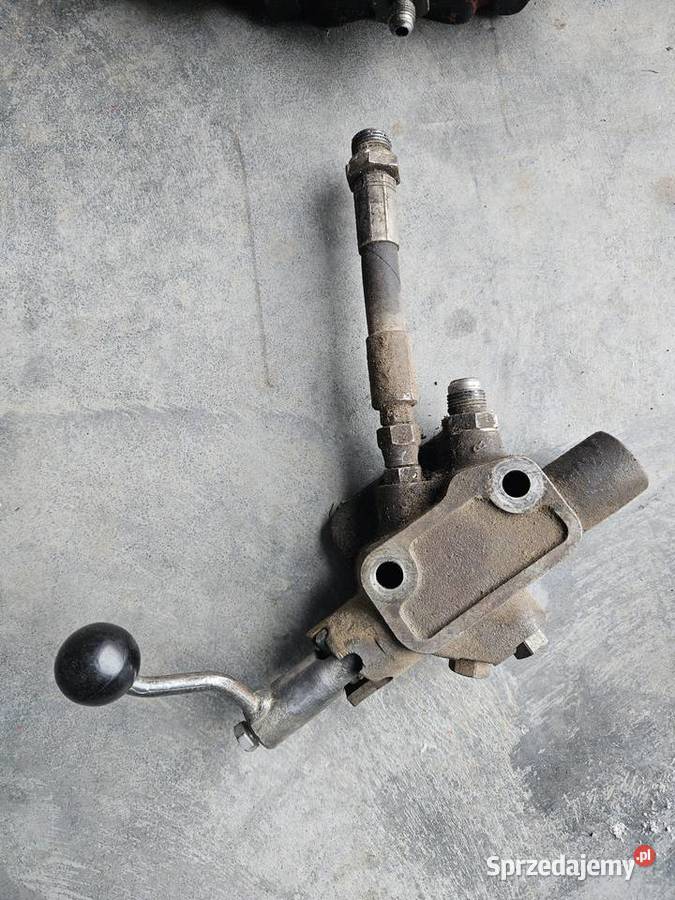 Rozdzielacz dwudekcyjny przewody dźwignie