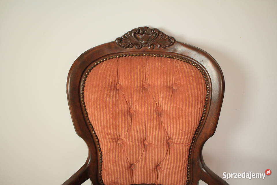 Pięknie zdobiony fotel klasyczny Pszczyna