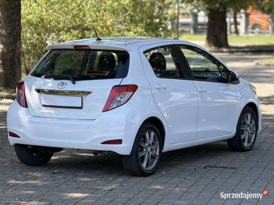 Toyota Yaris Salon Polska navi kamera cofania nawigacja Yaris Nowy Sącz