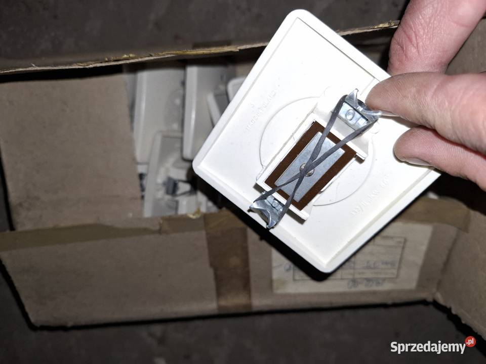 Nowe gniazdka z czesow PRL Rzeszów