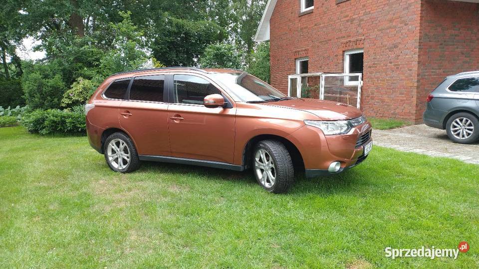 Outlander 3 III 2 2 DiD 7 osobowy skóra ksenony isofix Outlander