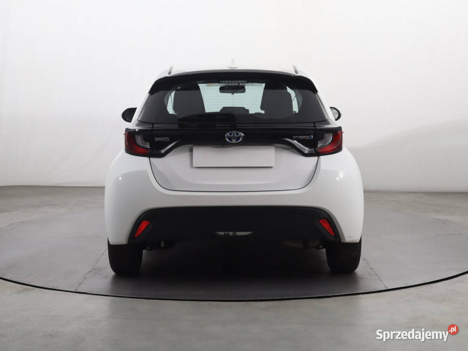 Toyota Yaris 15 Hybrid asystent pasa ruchu Katowice