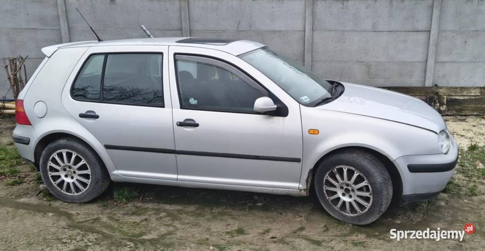 Volskwagen Golf IV 1998 r 16 benzyna plus LPG Niedrzwica Duża