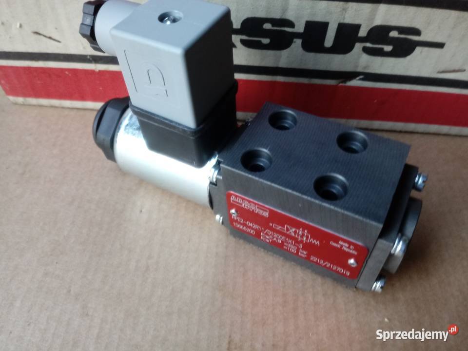 Ursus 902 90410121014 M85 OSŁONA SILNIK TURBO Kabina i karoseria mazowieckie Warszawa sprzedam