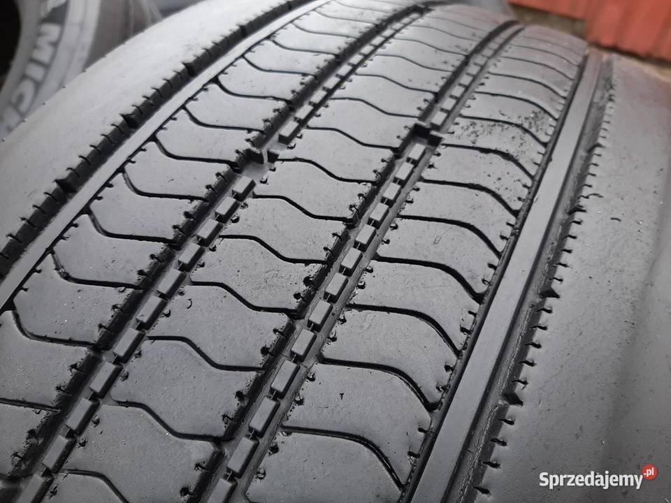Opona używana ciężarowa 31560R225 BRIDGESTONE Zaścianki