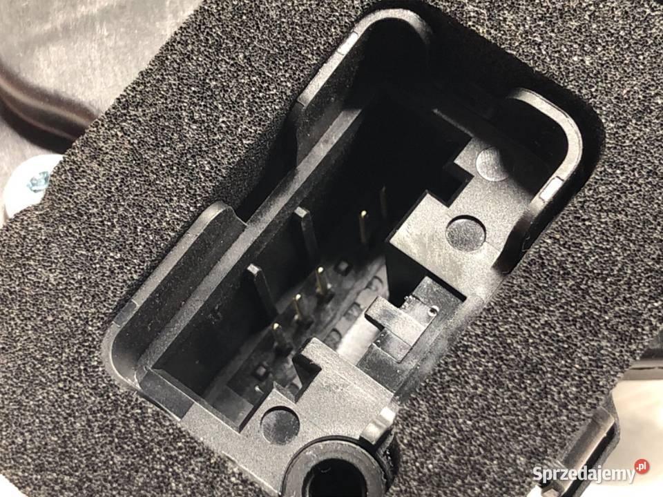 ZAMEK DRZWI PRAWY TYŁ SKODA KAMIQ Crossover