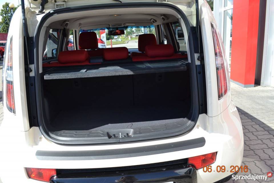 Kia nieuszkodzony kremowy Łowicz