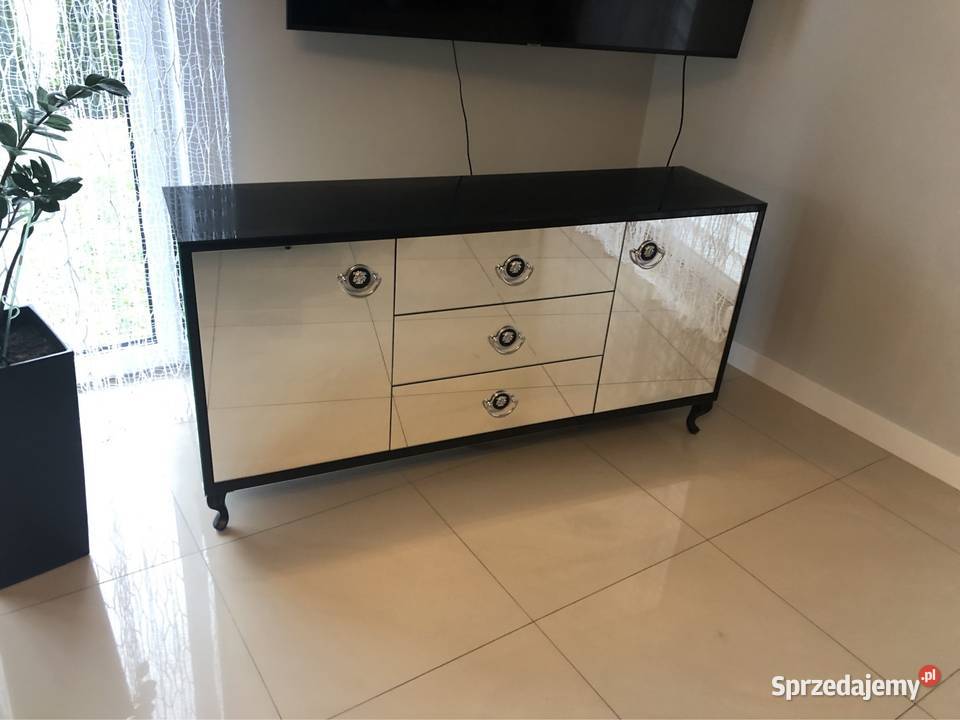 Komoda czarna lustrzana lustro kołatka glamour