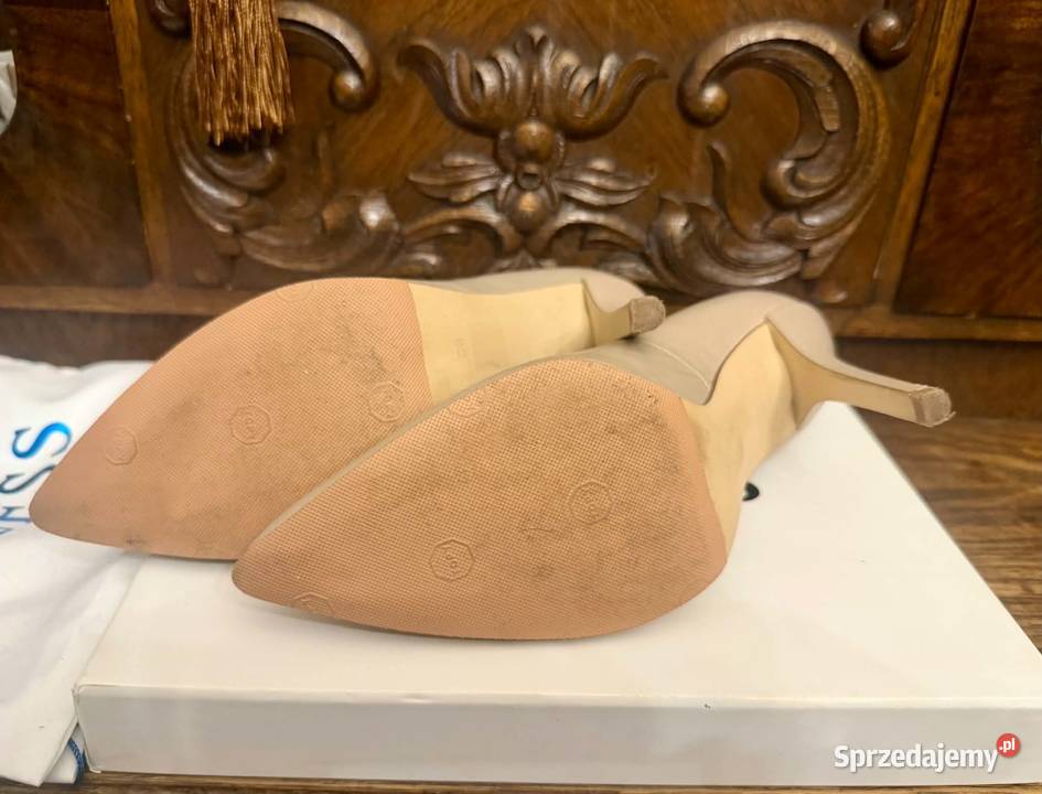 Damskie czółenka Guess w rozmiarze 36 sprzedam