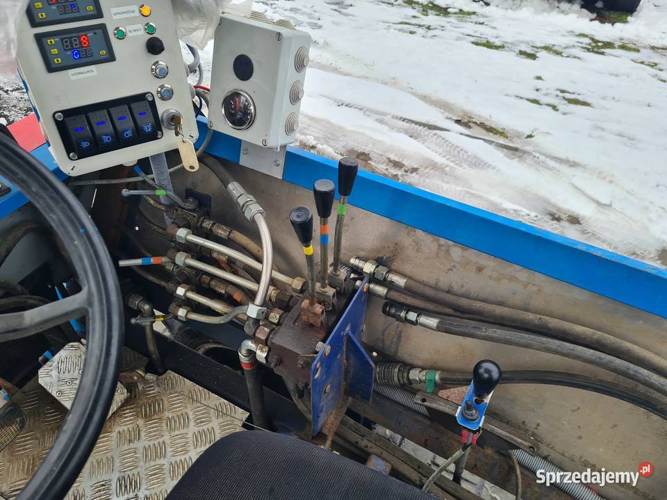 PojazdMaszyna do wożenia drzewa z lasu 4x4 2 1900cm3