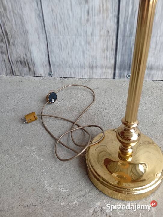 Stylowa lampa podłogowa z polerowaną mosiężną Byczyna