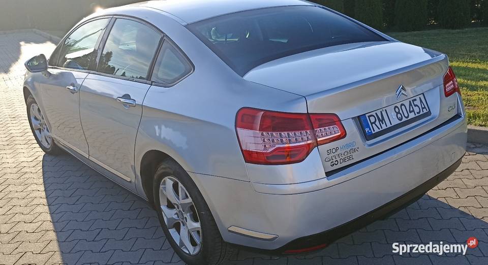 Oszczędny diesel sedan komfortowy tani w elektryczne lusterka