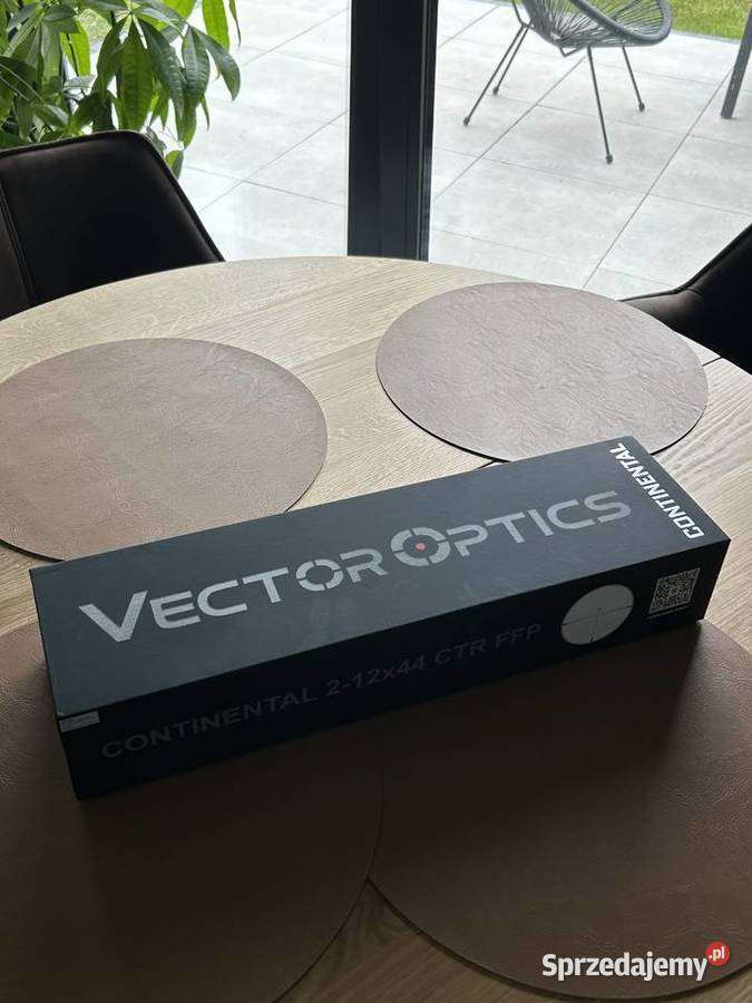 Luneta Vector Optics 2-12x44CTR FFP