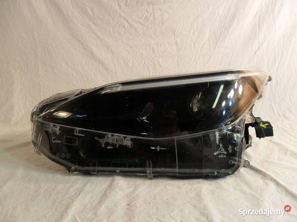 REFLEKTOR PRZÓD STRONA LEWA TOYOTA YARIS CROSS