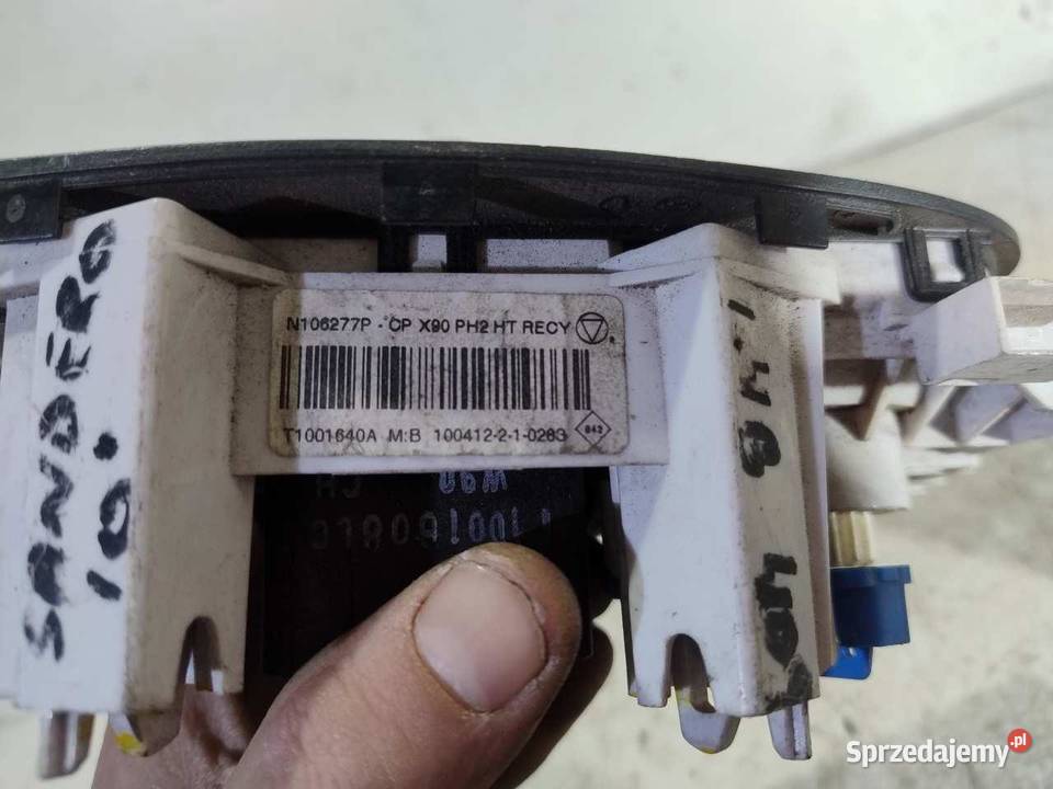 PANEL NAWIEWU DACIA SANDERO T1001640A