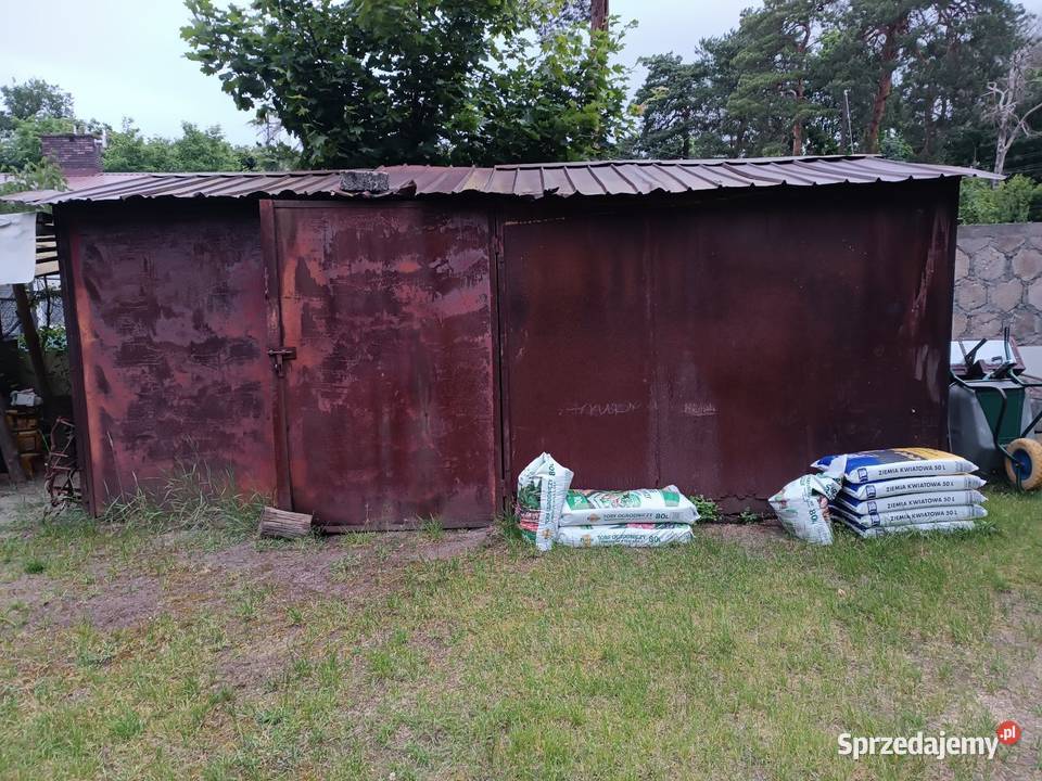 Garaż blaszany do remontu