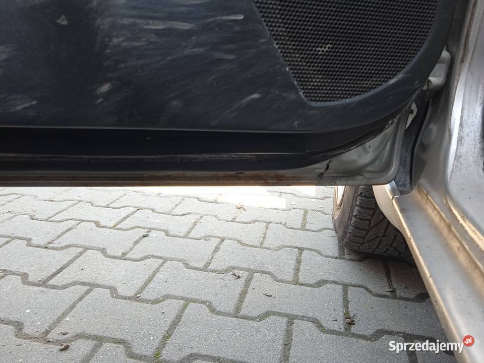 Toyota yaris 13 6 biegów lpg Salon nieuszkodzony sprzedam