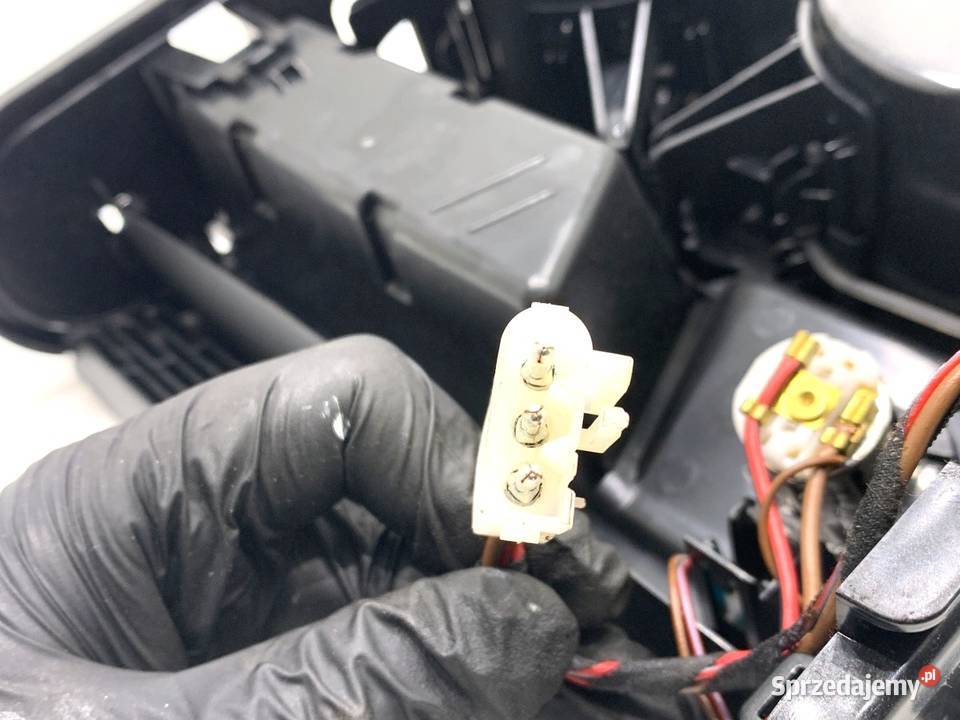 UCHWYT NA NAPOJE BMW F16 9315332 1419 SUV KUBKI