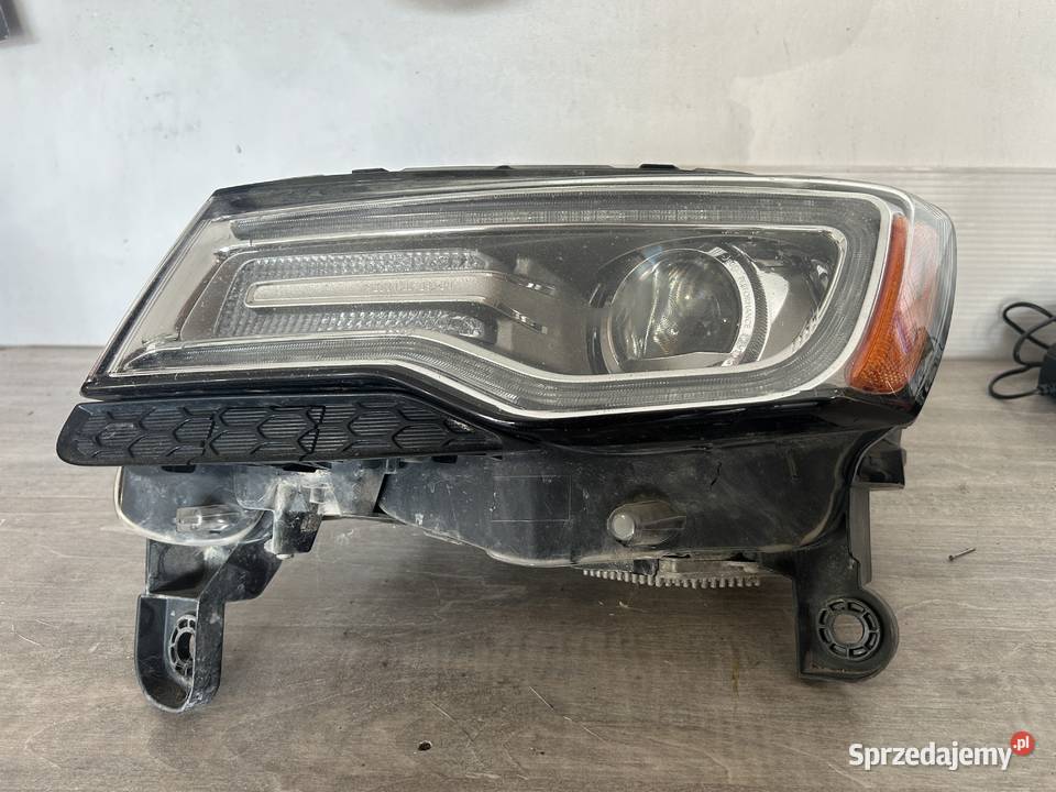 Przedni reflektor lewy BiXenon skrętny USA Jeep Lampy przednie Bieździadka sprzedam