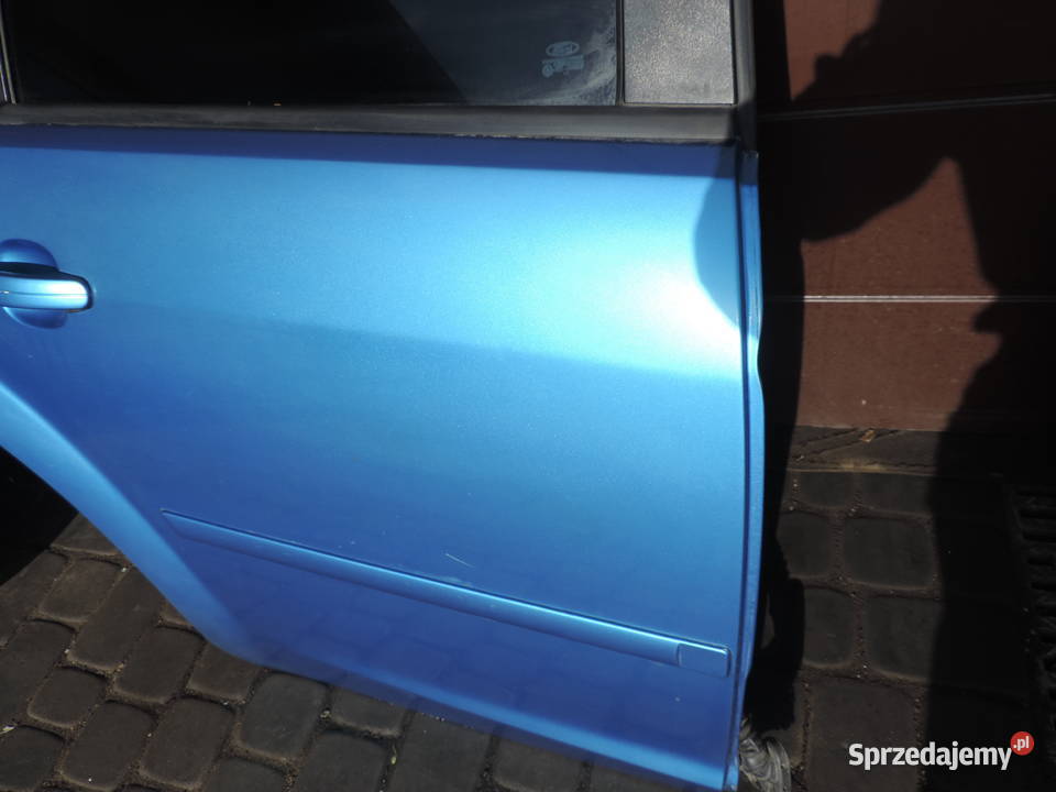 FORD FOCUS MK2 5D HB DRZWI PRAWY TYŁ KOLOR O3 Rok produkcji 2007 Drzwi