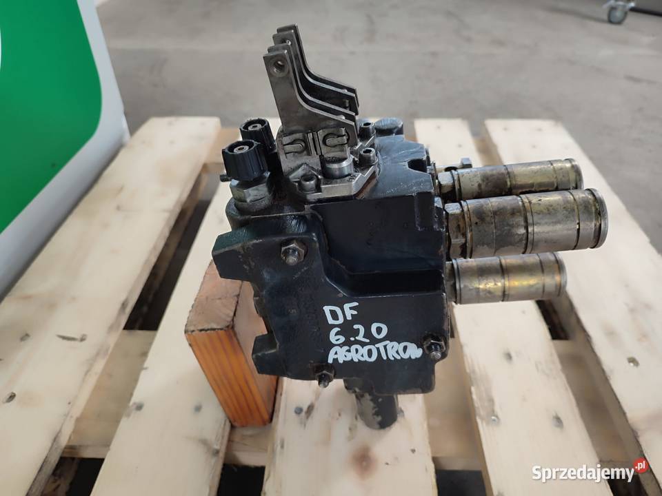 Rozdzielacz hydrauliczny gniazda DEUTZ FAHR Wilkowo sprzedam